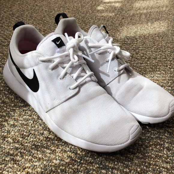 Nike Shoes - Nike Roshe Nike Shoes - Nike Roshe